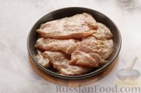 Фото приготовления рецепта: Куриные отбивные в духовке - шаг №4