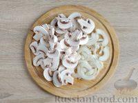 Фото приготовления рецепта: Тушеная картошка с грибами (в мультиварке) - шаг №3