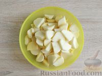 Фото приготовления рецепта: Тушеная картошка с грибами (в мультиварке) - шаг №2