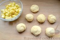 Фото приготовления рецепта: Творожные пирожки с яблоками (в мультиварке) - шаг №11