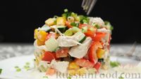 Фото к рецепту: Салат "Калейдоскоп" с курицей и овощами