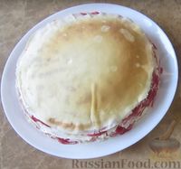 Фото приготовления рецепта: Блинный торт с клубникой и творогом - шаг №13
