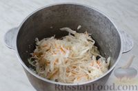Фото приготовления рецепта: Капустняк с фасолью и колбасками - шаг №6