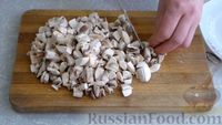 Фото приготовления рецепта: Перловая каша с грибами в мультиварке - шаг №4