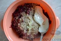 Фото приготовления рецепта: Слоёный салат "Любовница" со свеклой, морковью и сыром - шаг №12