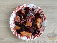 Фото приготовления рецепта: Салат из свеклы с апельсинами - шаг №10