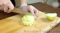 Фото приготовления рецепта: Запечённая скумбрия в духовке, фаршированная морковью и луком - шаг №6