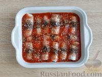 Фото приготовления рецепта: Салака, запеченная в томатном соке - шаг №8