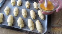 Фото приготовления рецепта: Дрожжевые булочки с изюмом - шаг №10