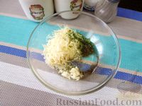 Фото приготовления рецепта: Картофельный салат с горошком и яйцами - шаг №7