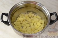 Фото приготовления рецепта: Суп с фаршем, капустой и плавленым сыром - шаг №9