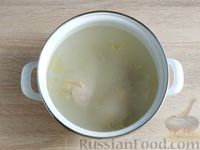 Фото приготовления рецепта: Куриный суп с клёцками - шаг №3