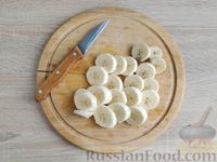 Фото приготовления рецепта: Творожная запеканка с бананом и киви - шаг №6