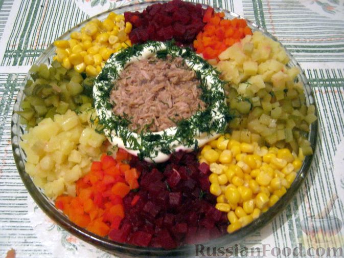 3 салата с кукурузой, которые украсят новогодний стол: простые рецепты