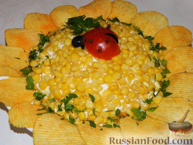 Постный салат “Подсолнух” с семечками, кукурузой и огурцами