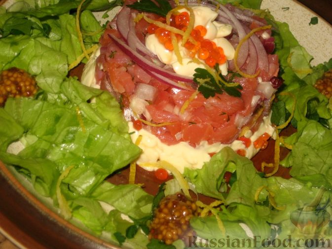 Слоеный салат из семги с сыром #1