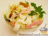 Фото к рецепту: Салат из пекинской капусты с сухариками