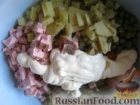 Фото приготовления рецепта: Салат с колбасой "Необычный" - шаг №12