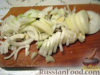 Фото приготовления рецепта: Скумбрия с картофелем, запеченные под майонезом - шаг №3