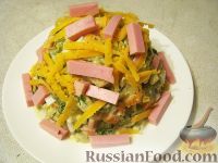 Фото к рецепту: Салат с колбасой "Необычный"
