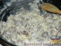 Фото приготовления рецепта: Роллы с мясом на завтрак - шаг №8