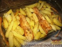 Фото приготовления рецепта: Рыба с картофелем - шаг №4
