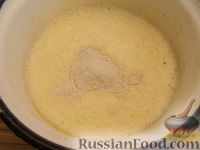Фото приготовления рецепта: Масляно-заварной крем - шаг №4