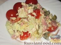 Фото к рецепту: Салат мясной с овощами и сыром