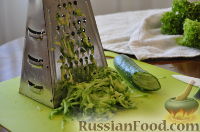 Фото приготовления рецепта: Салат "Цезарь" слоеный с креветками и крабовыми палочками - шаг №10