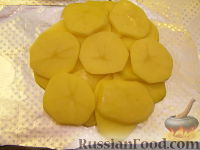 Фото приготовления рецепта: Картофельная запеканка по-монастырски - шаг №4