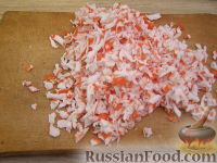 Фото приготовления рецепта: Капустный салат с омлетом - шаг №8