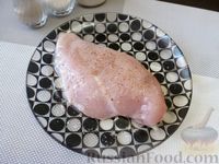 Фото приготовления рецепта: Куриная грудка в беконе, запечённая с овощами - шаг №7