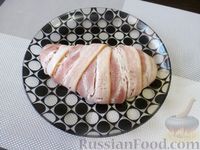 Фото приготовления рецепта: Куриная грудка в беконе, запечённая с овощами - шаг №8