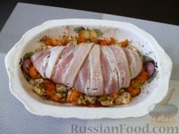 Фото приготовления рецепта: Куриная грудка в беконе, запечённая с овощами - шаг №9