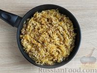 Фото приготовления рецепта: Тушёная капуста с фаршем и рисом - шаг №10