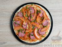 Фото приготовления рецепта: Блинная пицца с колбасой и помидорами - шаг №12
