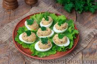 Фото приготовления рецепта: Фаршированные яйца с тунцом - шаг №8