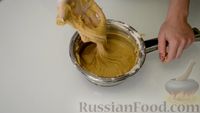 Фото приготовления рецепта: Торт "Медовик" с вертикальными коржами - шаг №5