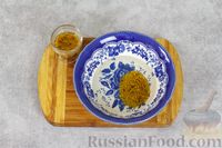 Фото приготовления рецепта: Салат с селедкой и помидорами - шаг №5