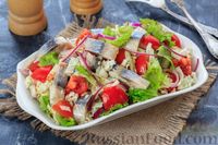 Фото приготовления рецепта: Салат с селедкой и помидорами - шаг №8