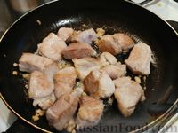 Фото приготовления рецепта: Гуляш из свинины с мамалыгой - шаг №4