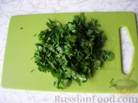 Фото приготовления рецепта: Салат «Герцогиня» с сыром дорблю, киви и орехами - шаг №3