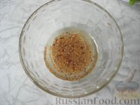Фото приготовления рецепта: Салат «Герцогиня» с сыром дорблю, киви и орехами - шаг №10