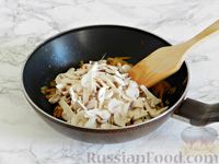 Фото приготовления рецепта: Блинчики с начинкой из капусты и грибов - шаг №5