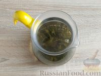 Фото приготовления рецепта: Зелёный чай с киви и яблоком - шаг №4