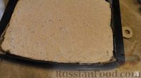 Фото приготовления рецепта: Бисквитный рулет с яблоками и орехами - шаг №13