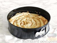 Фото приготовления рецепта: Блинный пирог "Улитка" с курицей, грибами и сыром - шаг №9