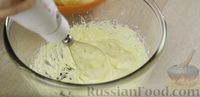 Фото приготовления рецепта: Бисквитный торт с кремом "Пломбир" - шаг №13