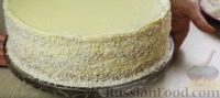 Фото приготовления рецепта: Яичница-глазунья в перце, с сыром, ветчиной и луком (в духовке) - шаг №2