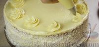 Фото приготовления рецепта: Бисквитный торт с кремом "Пломбир" - шаг №23